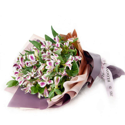 White and lavender lily bouquet. USA Delivery.